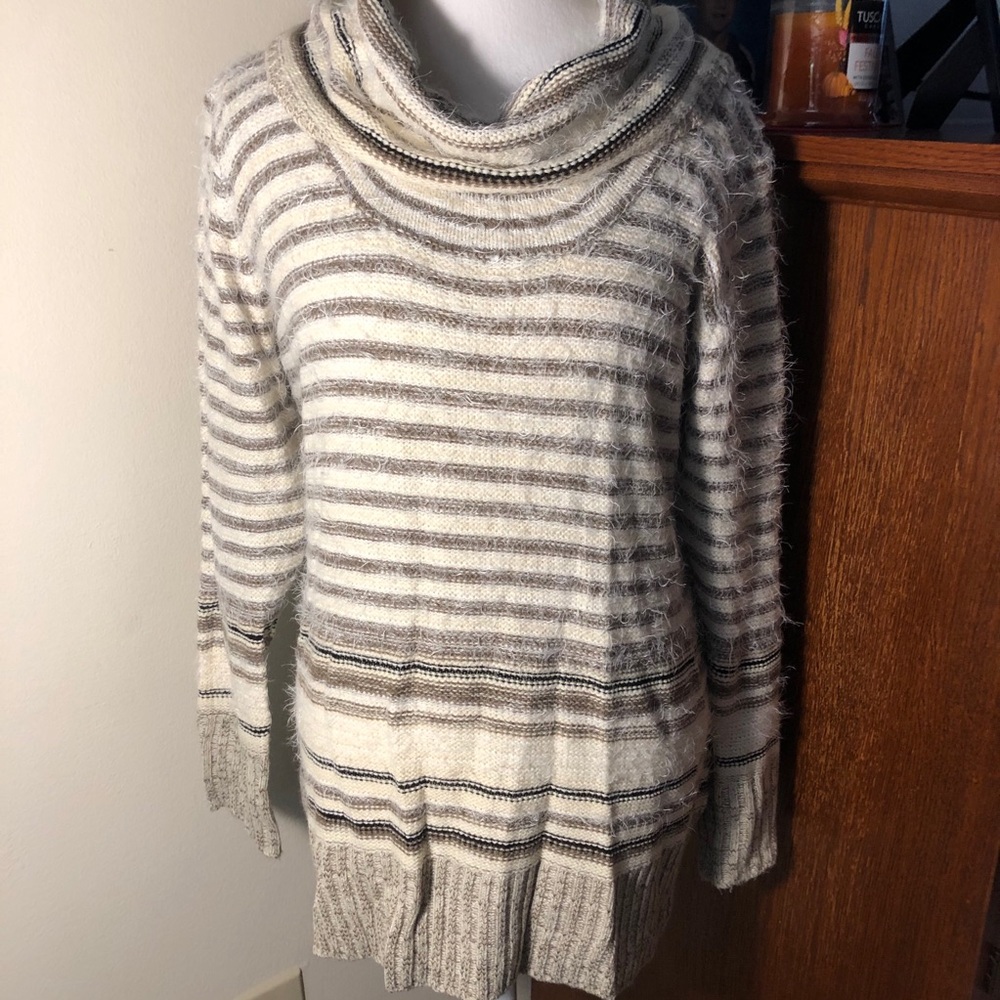 Gorgeous warm, fuzzy Hanna XL sweater
